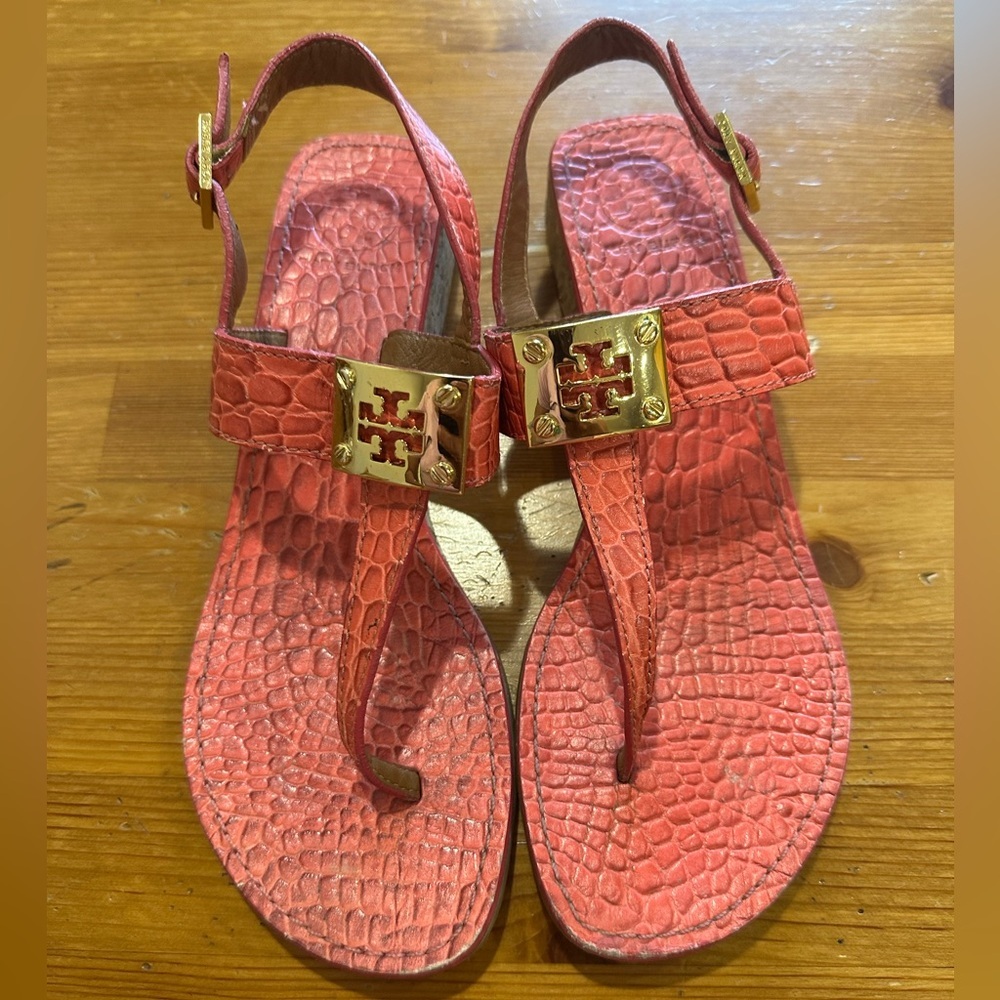 Tory Burch Pink and Brown Croc-Embossed sándals